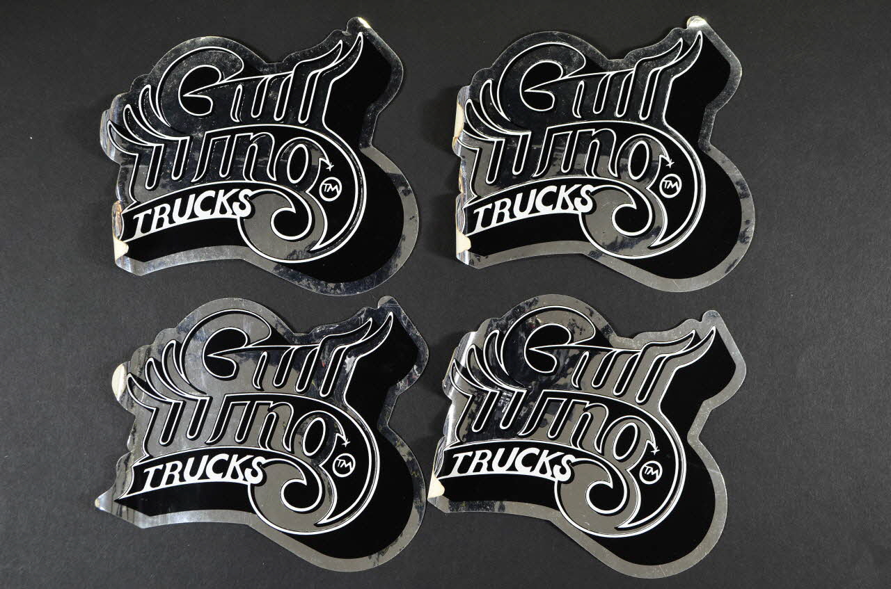 Gullwing autocollant Autocollant de marque de skateboard Etats-Unis 1976-1990 2002.34.26.21-24 Photo Mucem