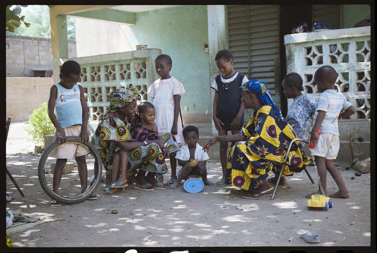 G. Meurillon ; Musée national du Mali (Bamako) photographie MNATP. Exposition. Liens de famille (17 avril 1991 - 29 juillet 1991) 1991 Ph.1991.120.27 Photo