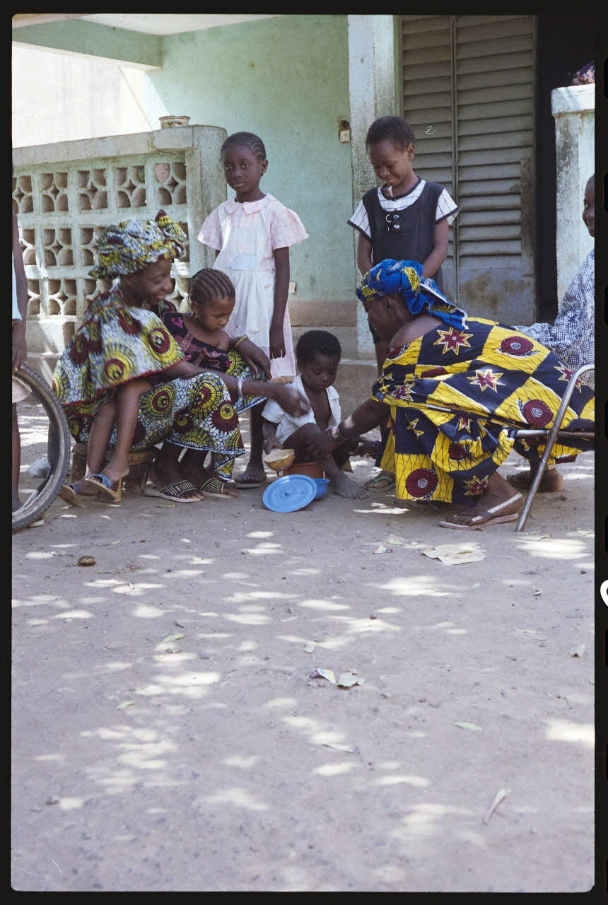 G. Meurillon ; Musée national du Mali (Bamako) photographie MNATP. Exposition. Liens de famille (17 avril 1991 - 29 juillet 1991) 1991 Ph.1991.120.28 Photo