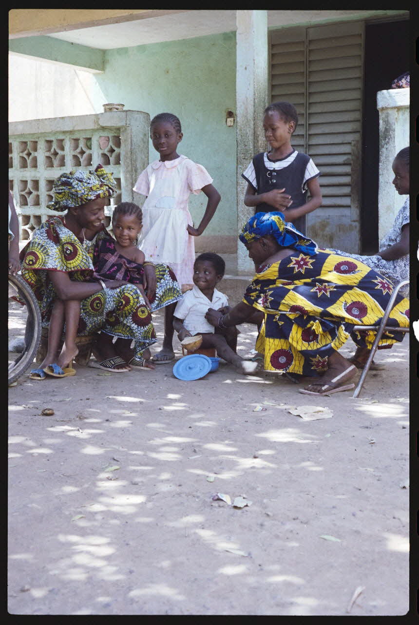 G. Meurillon ; Musée national du Mali (Bamako) photographie MNATP. Exposition. Liens de famille (17 avril 1991 - 29 juillet 1991) 1991 Ph.1991.120.29 Photo