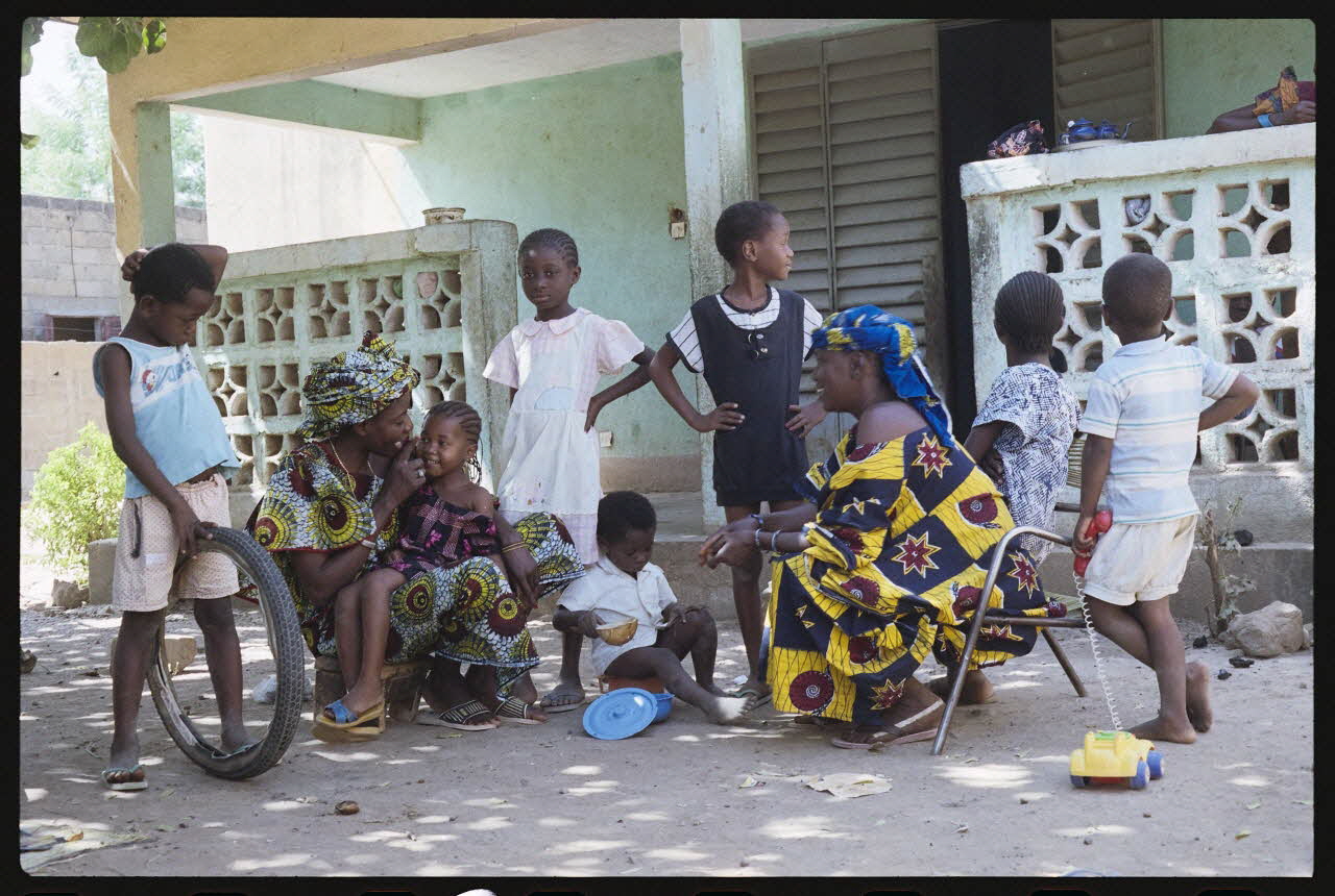 G. Meurillon ; Musée national du Mali (Bamako) photographie MNATP. Exposition. Liens de famille (17 avril 1991 - 29 juillet 1991) 1991 Ph.1991.120.30 Photo