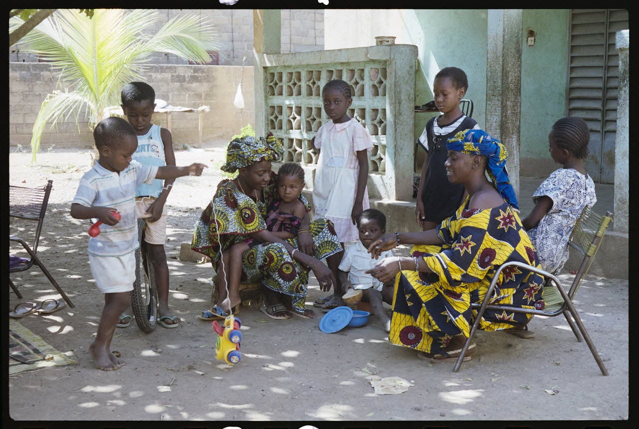 G. Meurillon ; Musée national du Mali (Bamako) photographie MNATP. Exposition. Liens de famille (17 avril 1991 - 29 juillet 1991) 1991 Ph.1991.120.32 Photo