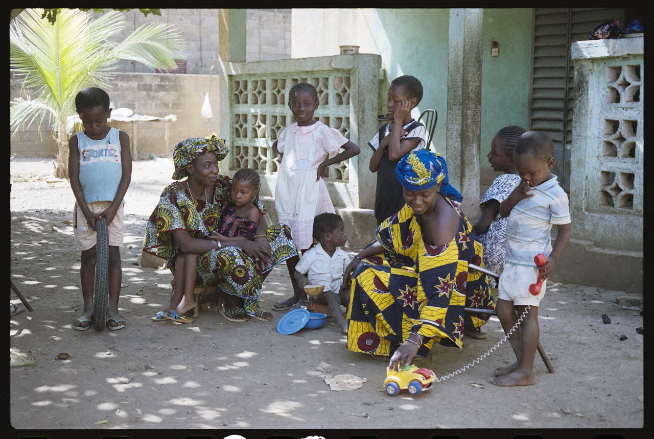 G. Meurillon ; Musée national du Mali (Bamako) photographie MNATP. Exposition. Liens de famille (17 avril 1991 - 29 juillet 1991) 1991 Ph.1991.120.33 Photo