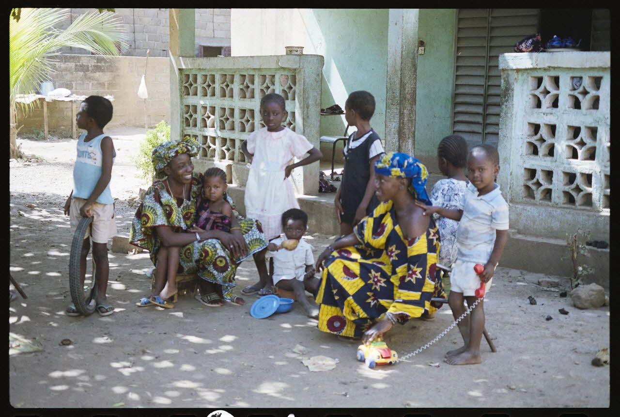 G. Meurillon ; Musée national du Mali (Bamako) photographie MNATP. Exposition. Liens de famille (17 avril 1991 - 29 juillet 1991) 1991 Ph.1991.120.34 Photo
