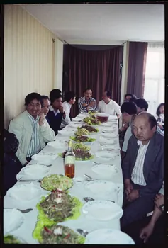 photographie Pratiques et comportements des minorités en France : croyances et rites accouchement - naissance. Rituel de naissance Hmong (cf. Minute) Ile-de-France, France 1991 Ph.1991.121.104  Photo