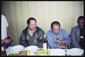 photographie Pratiques et comportements des minorités en France : croyances et rites accouchement - naissance. Rituel de naissance Hmong (cf. Minute) Ile-de-France, France 1991 Ph.1991.121.107  Photo