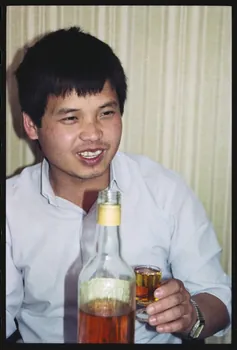 photographie Pratiques et comportements des minorités en France : croyances et rites accouchement - naissance. Rituel de naissance Hmong (cf. Minute) Ile-de-France, France 1991 Ph.1991.121.109  Photo
