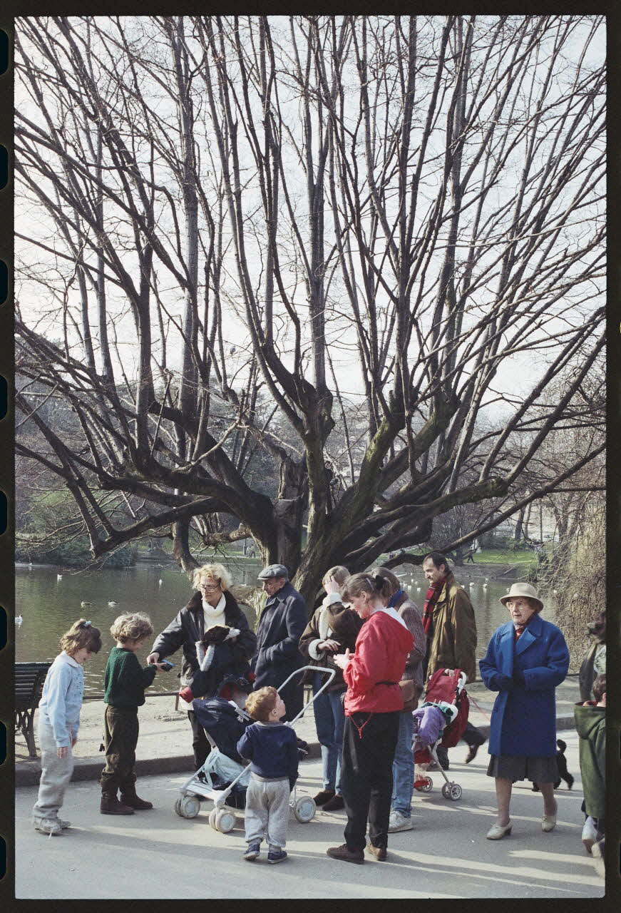 André Pelle photographie Enquête pour la préparation de l'exposition du MNATP : Liens de famille (17 avril 1991 - 29 juillet 1991) Ile-de-France, France 1993 Ph.1993.29.63  Photo