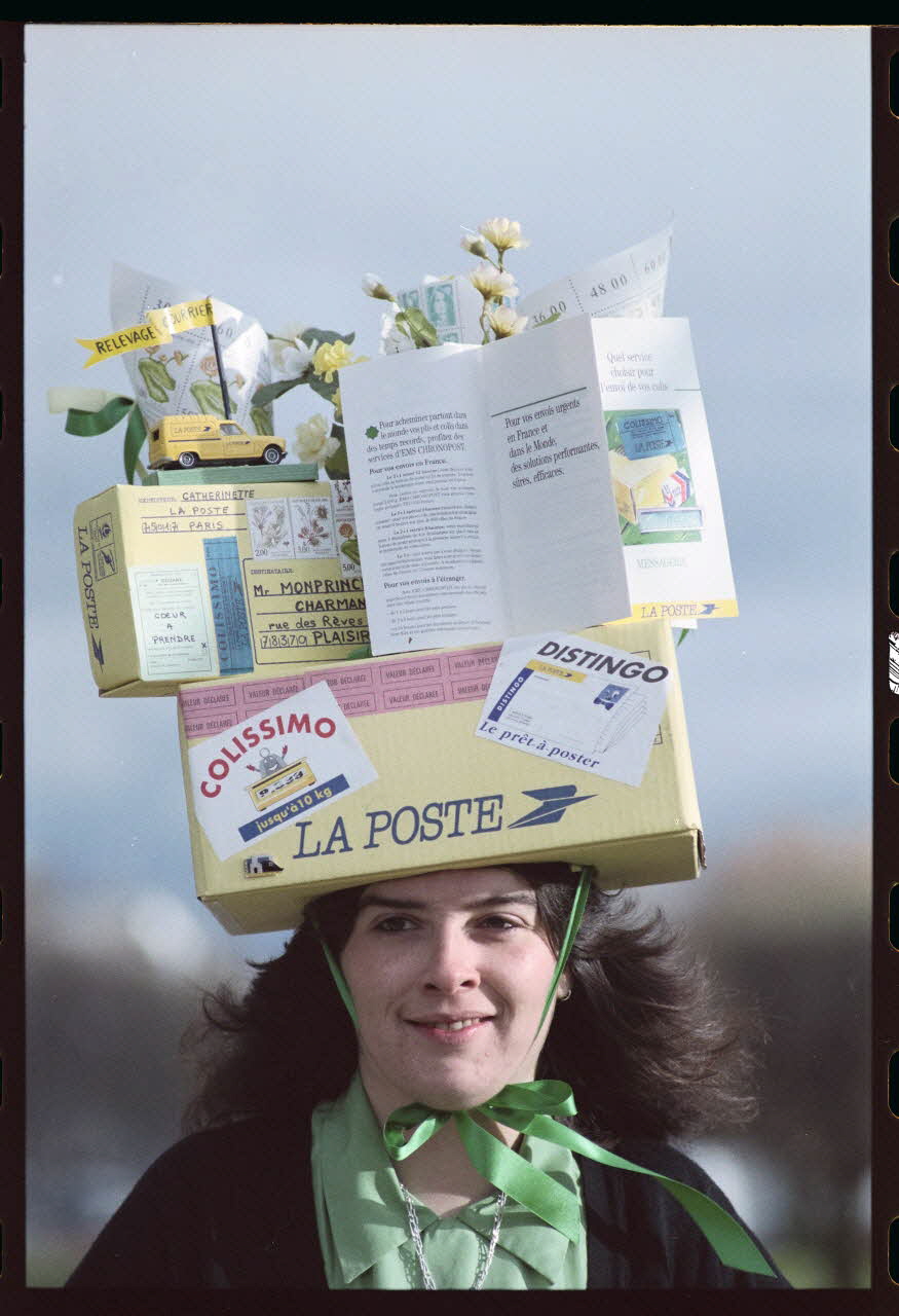 Anonyme photographie Catherinettes du bureau de poste du 17e arrondissement Ile-de-France, France 1993 Ph.1993.85.5 Photo