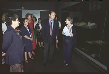 Hervé Jézéquel photographie Visite de Jacques Toubon, Ministre de la Culture et de la Francophonie, au MNATP, le 21 juillet 1994. Jacques Toubon, Florence Pizzorni, Anne Tricaud Ile-de-France, France 1994/7/21 Ph.1994.84.11  Photo