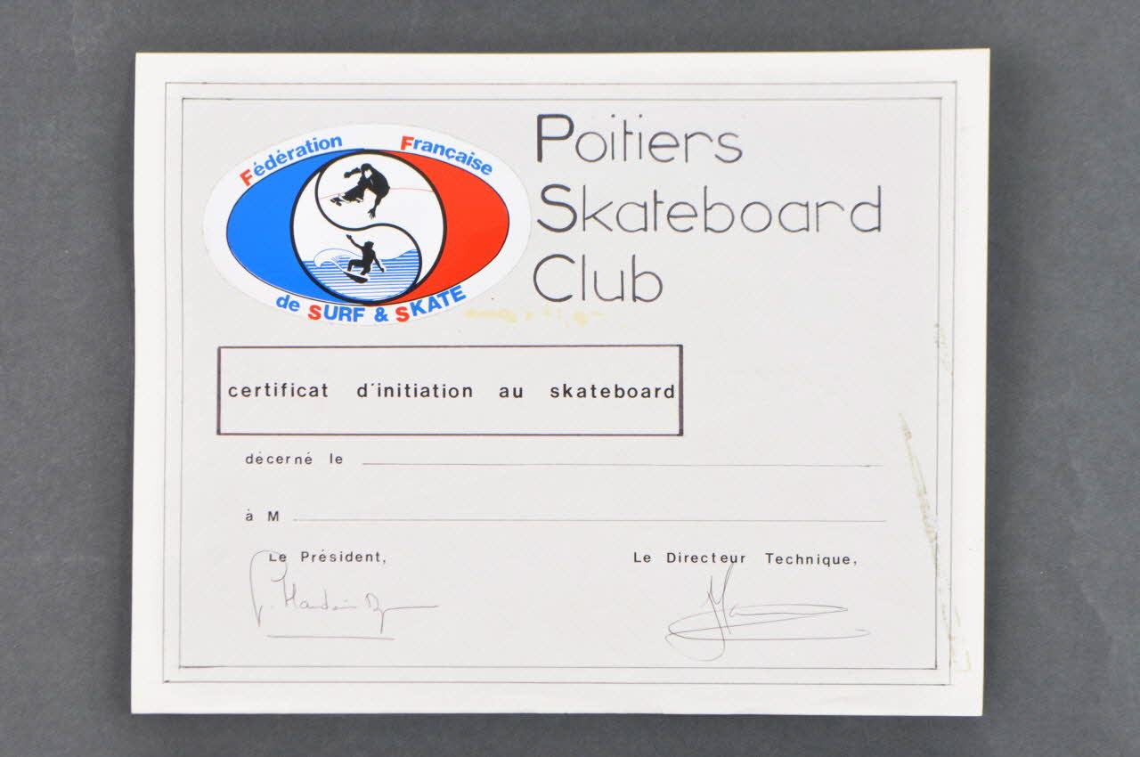 Association Poitiers Skateboard Club CERTIFICAT Certificat d'initiation au skateboard Poitou-Charentes, France 1978 2002.35.20 Photo Mucem