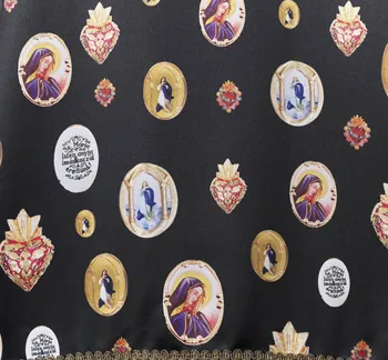 Romani design ; Erika Varga ; Helena Varga robe collection "Blessing madonna" Hongrie centrale, Hongrie 2021 2023.20.1 Photo Mucem / Marianne Kuhn