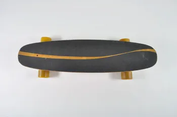 Barland ; Gordon And Smith skateboard 1975-1985 2002.36.26  Photo Mucem