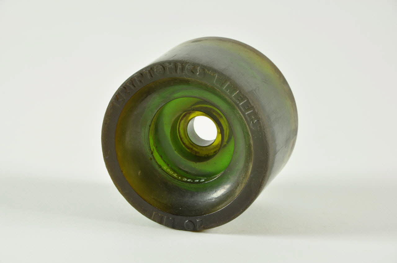 Kryptonics roue Modèle "Star trac" en vert bouteille et en 70 mm Californie, Etats-Unis 1976-1980 2002.36.55 Photo Mucem