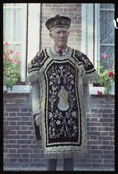 Renaud Segalen photographie MNATP. Mission de Martine Ségalen sur la charité d'Anfreville-la-Campagne (octobre 1970) Haute-Normandie, France 1970/10/18 Ph.1970.103.2 Photo