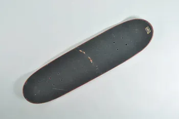 New Deal Skateboards planche de skateboard Californie, Etats-Unis 1990-1999 2002.45.112 Photo Mucem