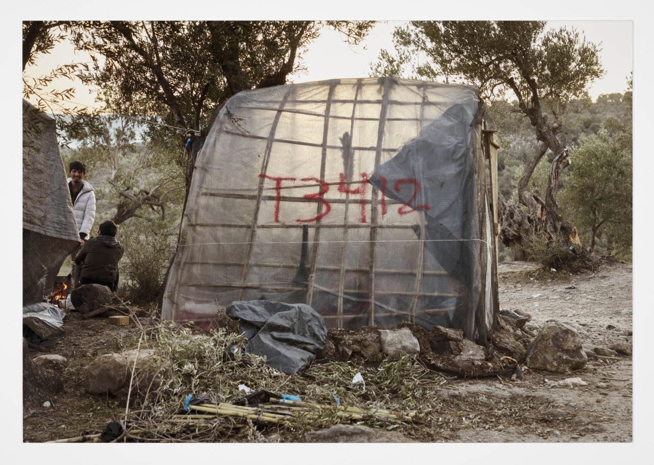 Mathieu Pernot tirage photographique Camp de Moria, Lesbos (Grèce), 2020 Lesbos, Grèce 2020 2023.3.22 Photo Mathieu Pernot, Photo Mucem / Marianne Kuhn