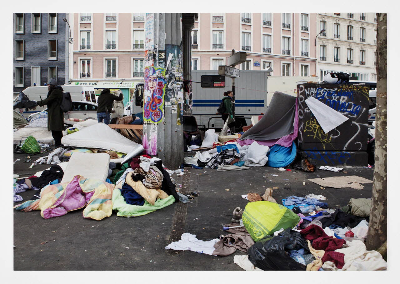 Mathieu Pernot tirage photographique Stalingrad, Paris (France), 2016 Ile-de-France, France 2016 2023.3.25 Photo Mathieu Pernot, Photo Mucem / Marianne Kuhn