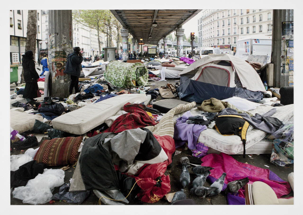 Mathieu Pernot tirage photographique Stalingrad, Paris (France), 2016 Ile-de-France, France 2016 2023.3.27 Photo Mathieu Pernot, Photo Mucem / Marianne Kuhn