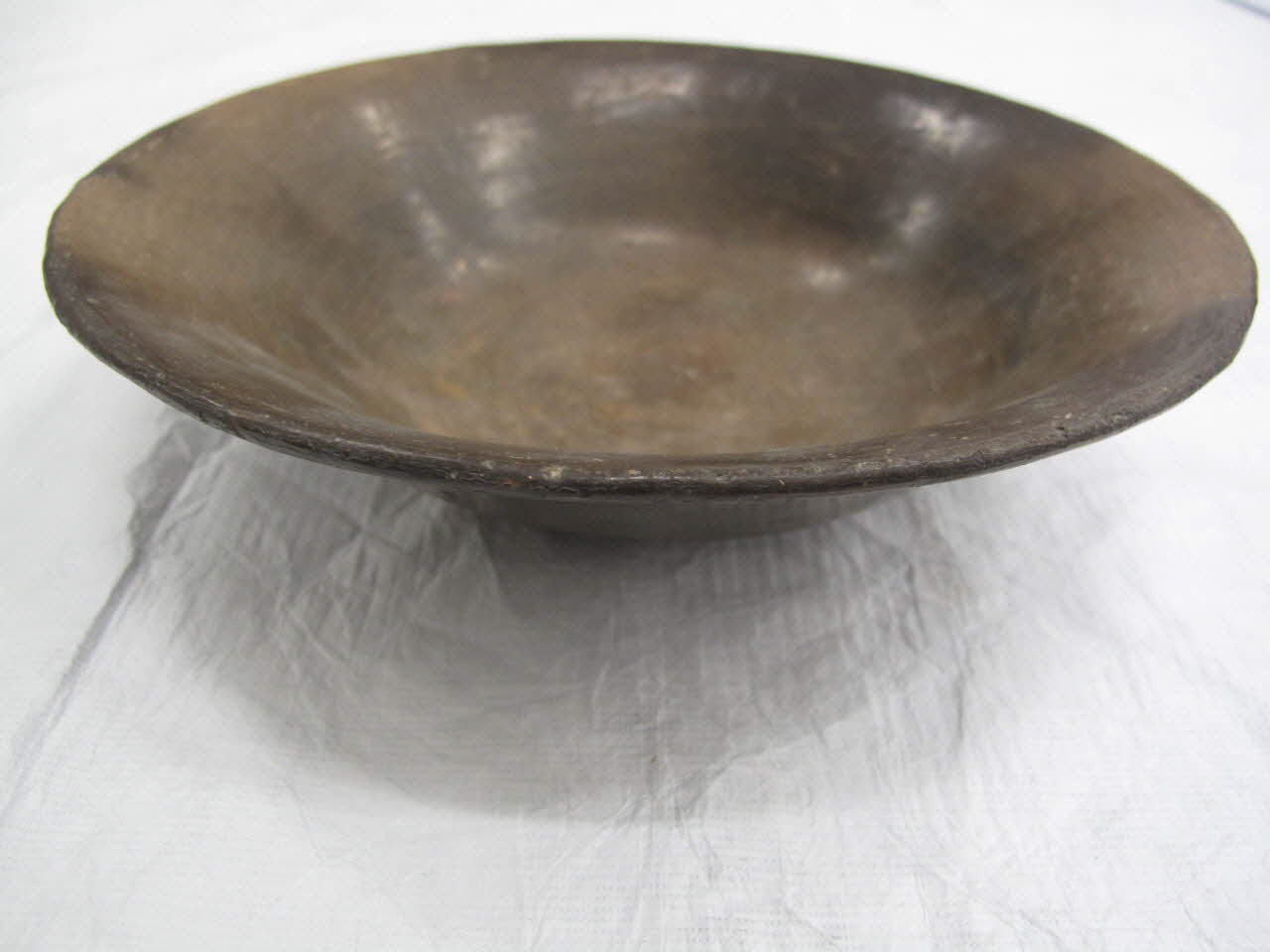 Amazigh plat Assiette lisse de forme carénée Algérie 1900-1950 2013.10.15 Photo Mucem
