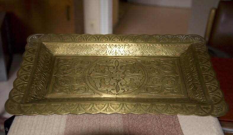 plateau Plateau rectangulaire à décor floral et bord festonné Tunisie 1960 2013.10.18 Photo Mucem