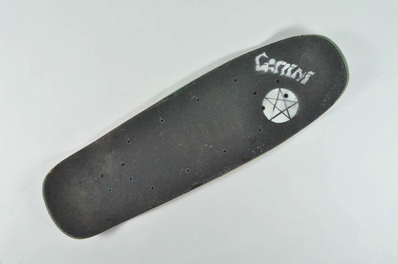 World Industries planche de skateboard Pro model "Chris "Dune" Pastras", modèle "Bébé assis" Californie, Etats-Unis 1990 2002.45.132 Photo Mucem