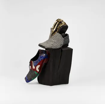 Marcin Tas installation Wedding shoes Basse-Silésie, Pologne 2017 2023.11.1  Photo Mucem / Marianne Kuhn
