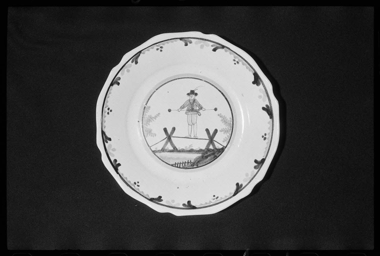 photographie Assiette à décor de funambule Ph.1977.1.1091 Photo
