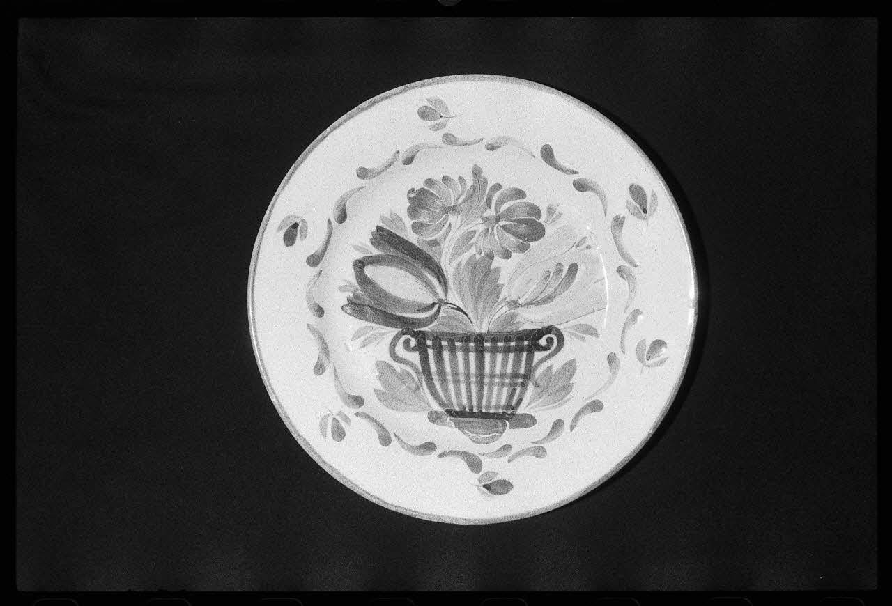 photographie Assiette à décor floral Ph.1977.1.1095 Photo