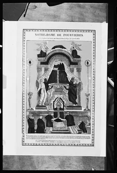 photographie "Notre-Dame de Fouvrières". Estampe. Bois couleur sur papier vergé édité par la Maison Pellerin à Epinal Ph.1977.1.1148 Photo