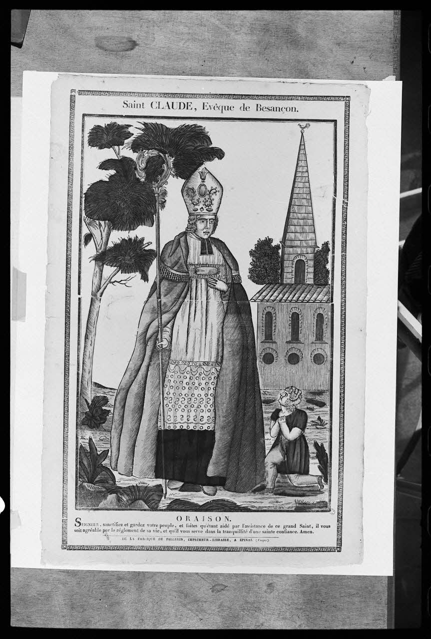 photographie "Saint Claude en costume d'évêque". Estampe. Bois couleur sur papier vergé édité par la Maison Pellerin à Epinal Ph.1977.1.1186 Photo