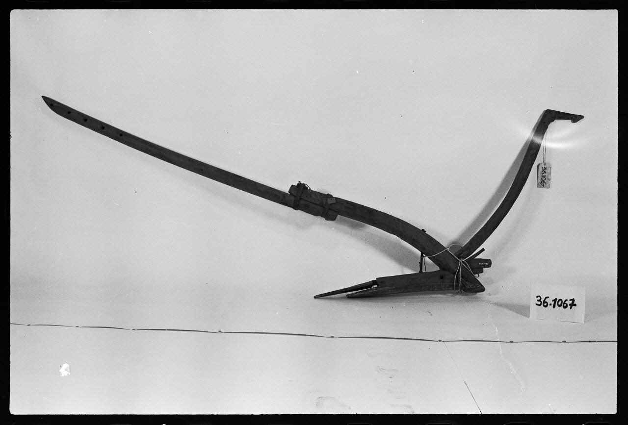 photographie Araire en bois et fer Ph.1977.1.1221 Photo
