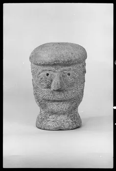 photographie Statue d'une tête d'homme à béret Ph.1977.1.1432  Photo