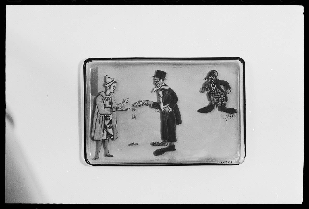 Jean-Michel Caté photographie Plateau à décor de clown France 1977 Ph.1977.1.1440 Photo