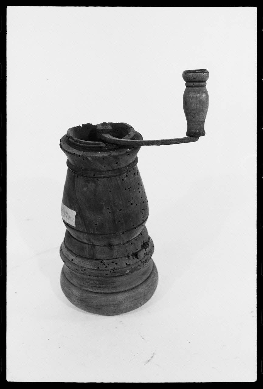 Jacques Hoepffner photographie Moulin à poivre France 1977/2/1 Ph.1977.1.149  Photo