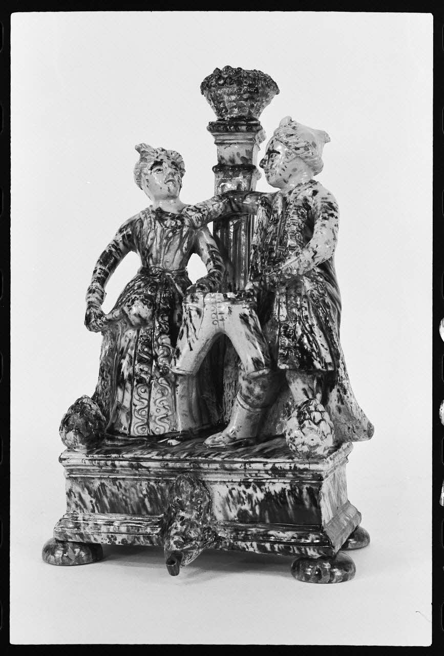 Jean-Michel Caté photographie "Partage de la culotte". Statue France 1977 Ph.1977.1.1539 Photo