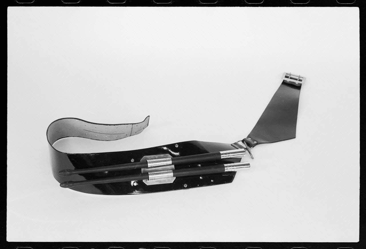 Jacques Hoepffner photographie Baudrier et baguettes pour caisse-claire Nord-Pas-de-Calais, France 1977/1/1 Ph.1977.1.26 Photo