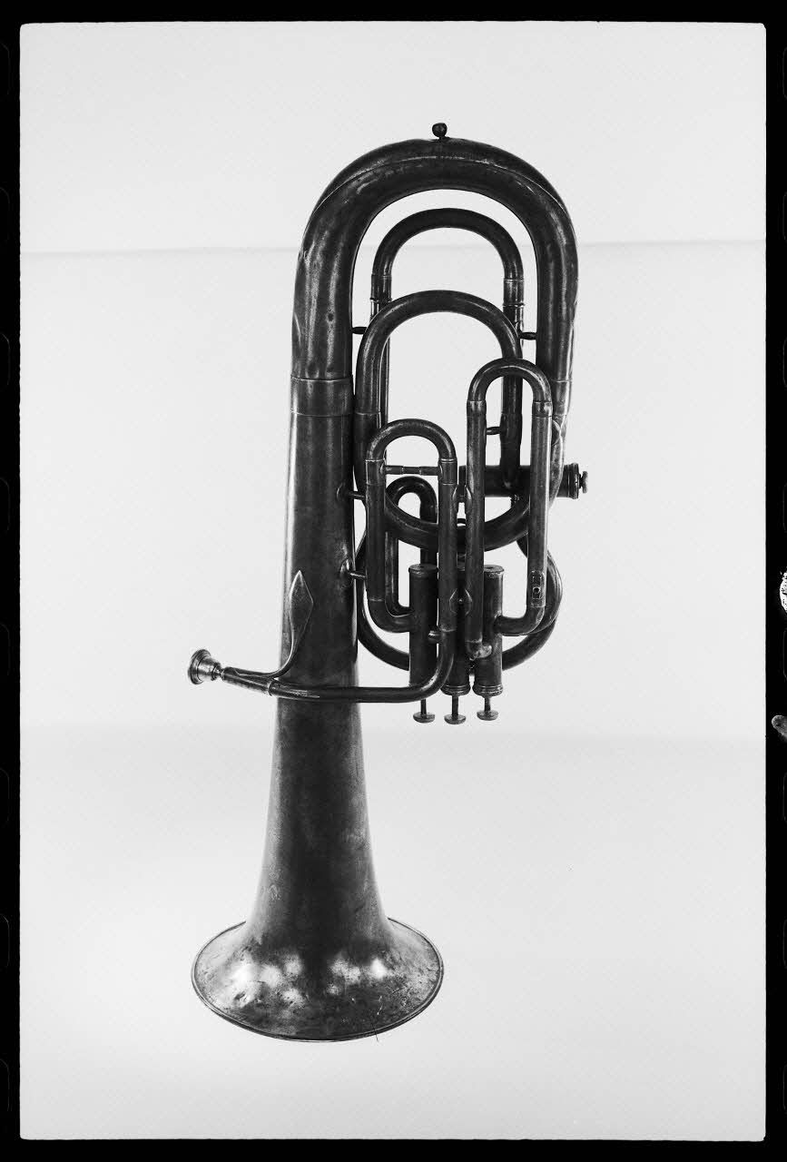 Jacques Hoepffner photographie Tuba Nord-Pas-de-Calais, France 1977/1/1 Ph.1977.1.43 Photo