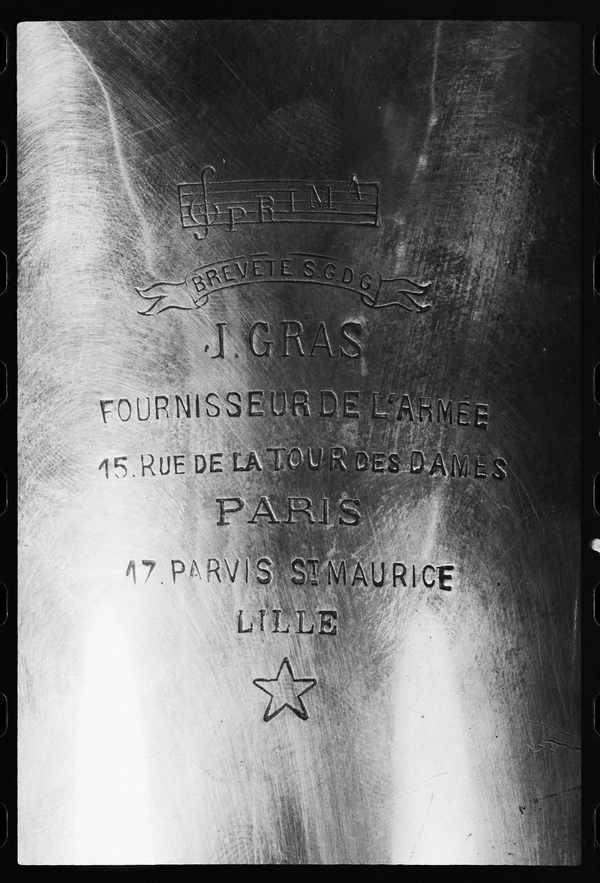 Jacques Hoepffner photographie Basse. Détail: marque gravée "J. Gras" Nord-Pas-de-Calais, France 1976/4/1 Ph.1977.1.49 Photo