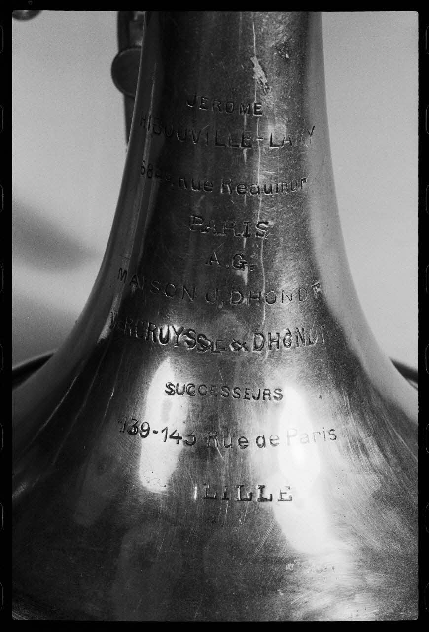 Jacques Hoepffner photographie Cornet sib. Détail: marque gravée "Jérôme Thibouville Lamy" Nord-Pas-de-Calais, France 1976/4/1 Ph.1977.1.50 Photo