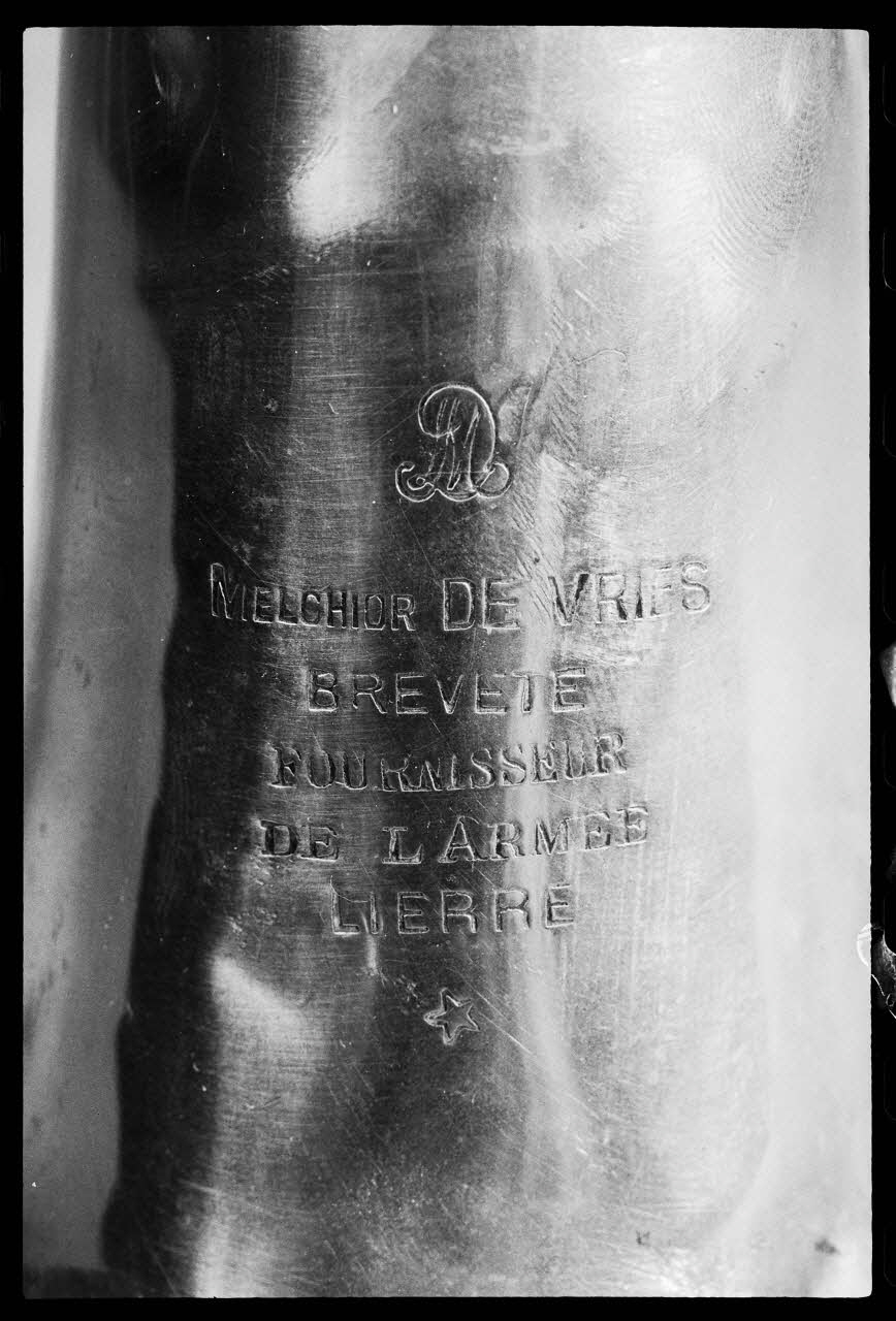 Jacques Hoepffner photographie Bugle. Détail: marque gravée "Melchior de Vries" Nord-Pas-de-Calais, France 1976/4/1 Ph.1977.1.52 Photo