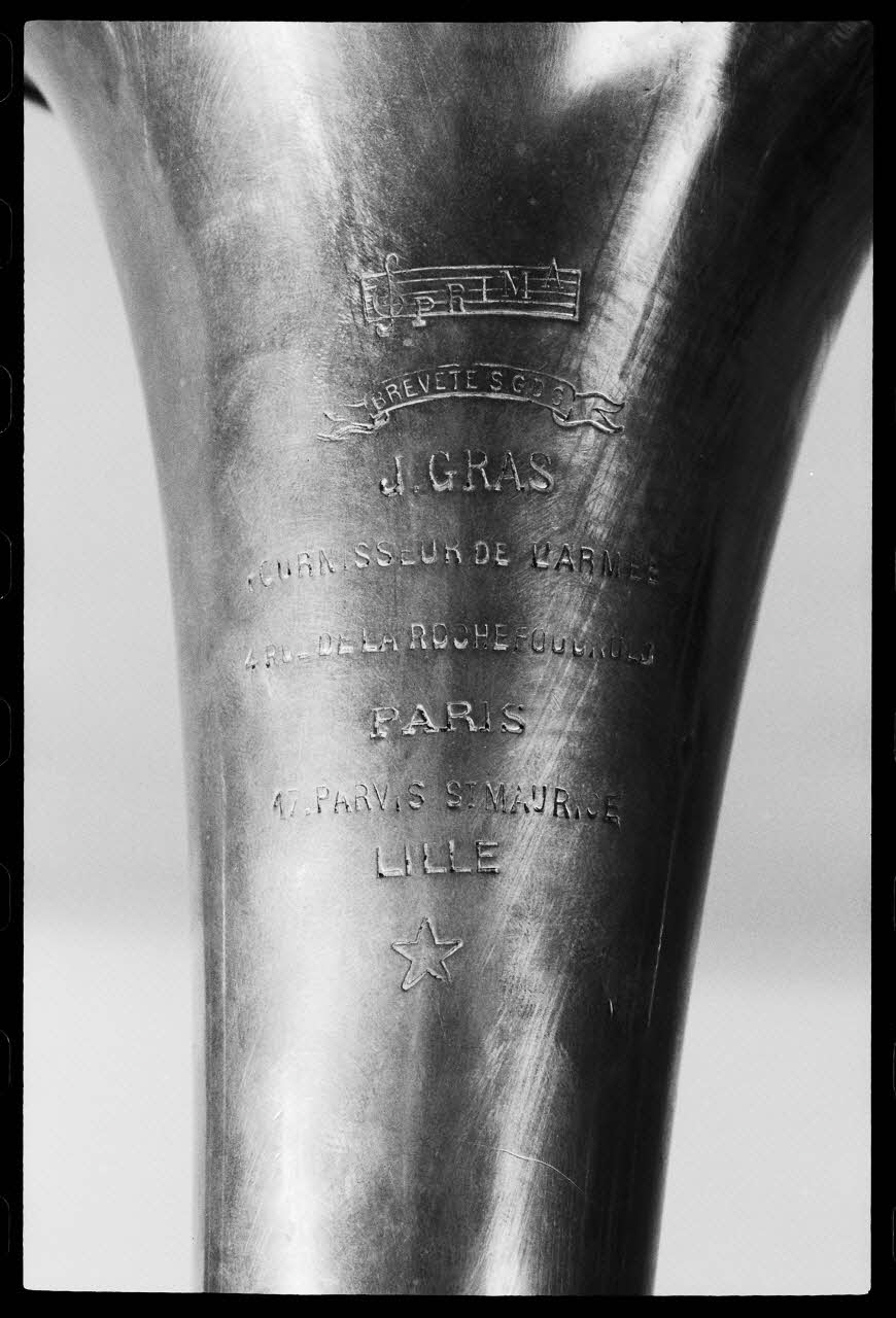 Jacques Hoepffner photographie Basse alto. Détail: marque gravée "J. Gras" Nord-Pas-de-Calais, France 1976/4/1 Ph.1977.1.55 Photo