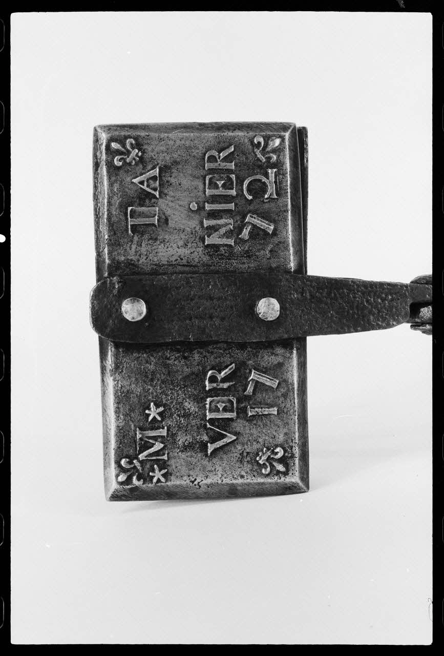 photographie Gaufrier gravé : "tavernier m." Ph.1977.1.925 Photo