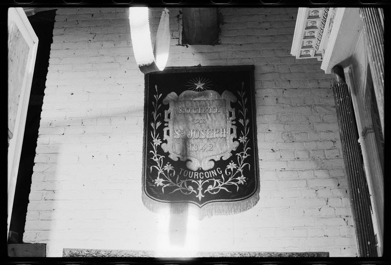 Jacques Cheyronnaud photographie Bannière en velours de la "Société Chorale de Saint Joseph à Tourcoing" datée de 1842 Nord-Pas-de-Calais, France 1976/9/10 Ph.1977.15.49 Photo