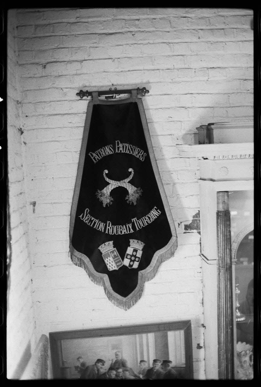 Jacques Cheyronnaud photographie Bannière "Patrons pâtissiers, section Roubaix Tourcoing" Nord-Pas-de-Calais, France 1976/9/10 Ph.1977.15.50 Photo