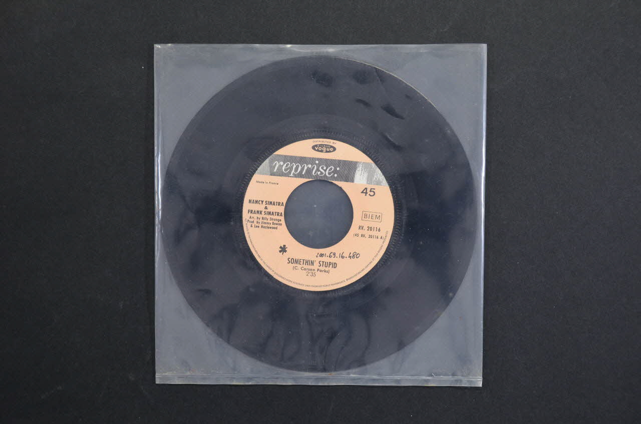 disque 45 tours Somethin' stupid 2001.69.16.480 Photo Mucem