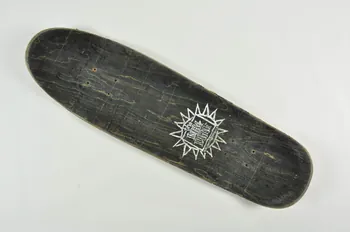 New Deal Skateboards planche de skateboard Planche pro model "Danny Sargent" Californie, Etats-Unis 1990-1999 2002.45.91 Photo Mucem