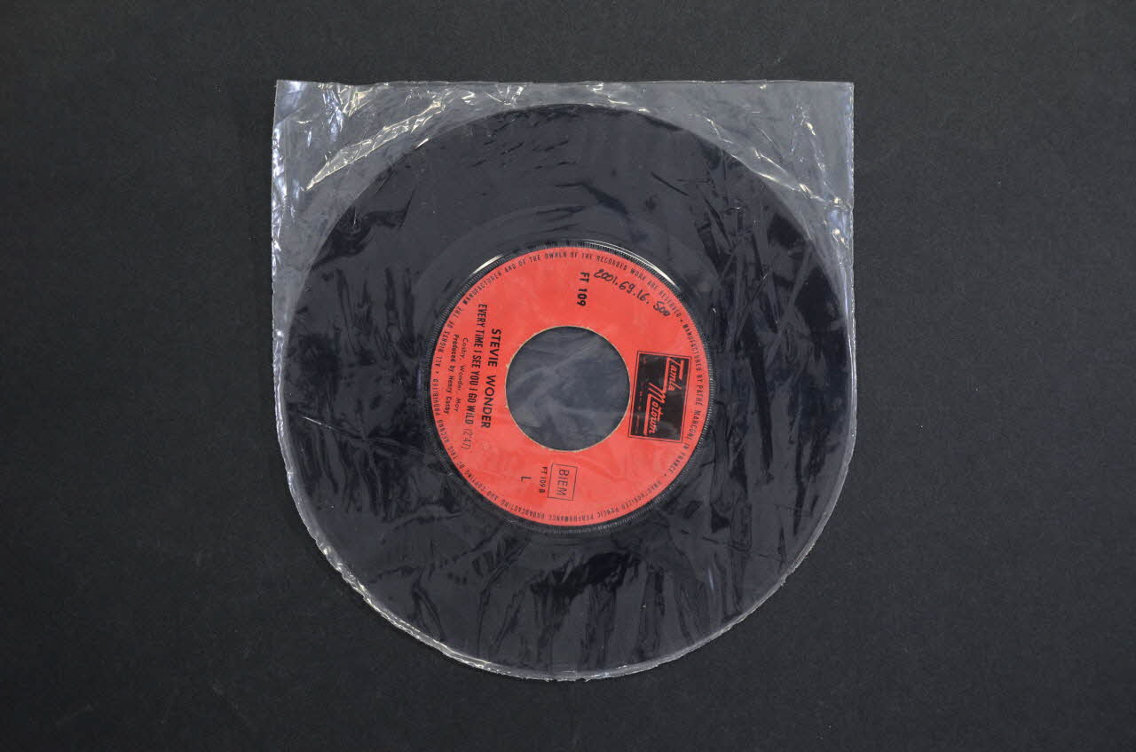 disque 45 tours Every time I see you I go wild 2001.69.16.500 Photo Mucem