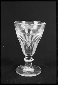 Marc Beaudenom photographie Verre à apéritif trompeur France 1978 Ph.1978.1.1135 Photo