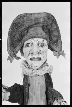 photographie Marionnette de Polichinelle au Théâtre des Champs-Elysées de Monsieur Guentleur vers 1850 Ph.1978.1.1189  Photo